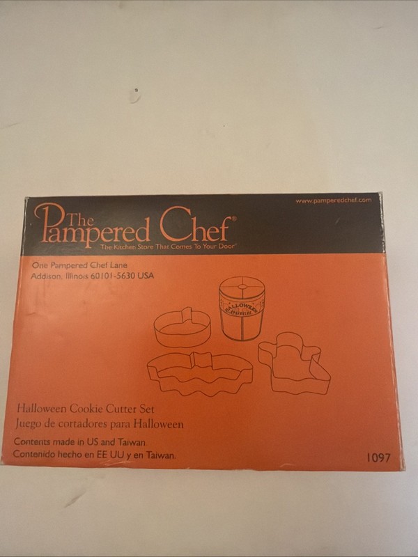 NEW Pampered Chef Halloween Cookie Cutter Set of Bat, Ghost, Pumpkin In Box