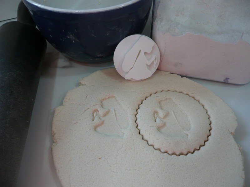 GIRL KNEELING IN PRAYER COMMUNION COOKIE STAMP EMBOSSER MADE IN USA PR5565 gallery