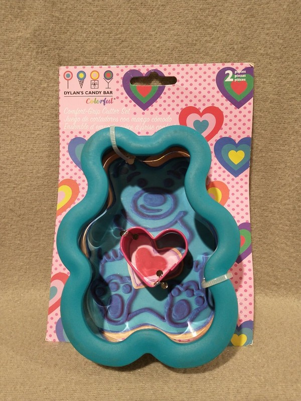 Wilton Dylan’s Candy Bar Bear Cookie Cutter with Heart Colorful 2 pc