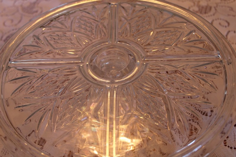 Diamond Cut & Leaf Pattern Vintage Pedestal Clear Round Cake Stand gallery