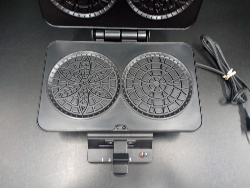 Cuisinart Pizzelle Press WM-PZ2/c Non-Stick Italian Cookie Maker Tested gallery
