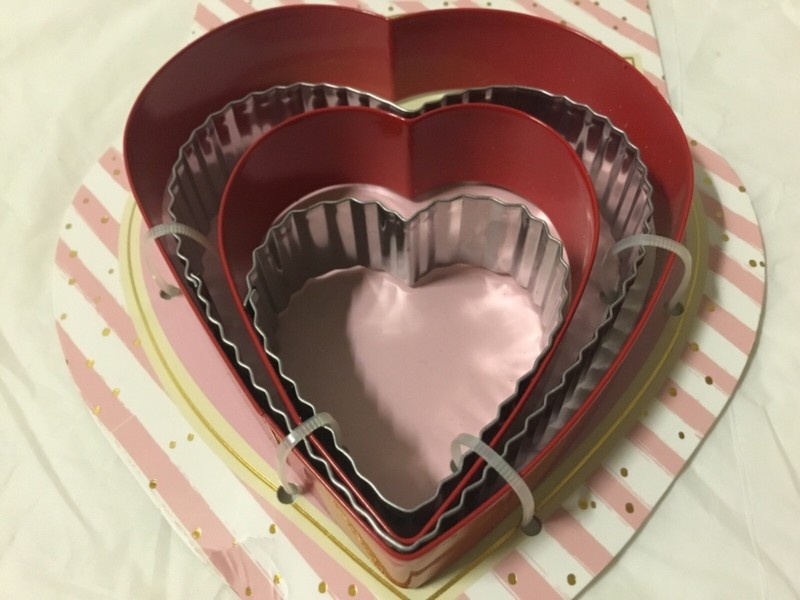 The Bakeshop By Masterclass 4 Piece Set Heart Shape Cookie Cutters New On Card gallery