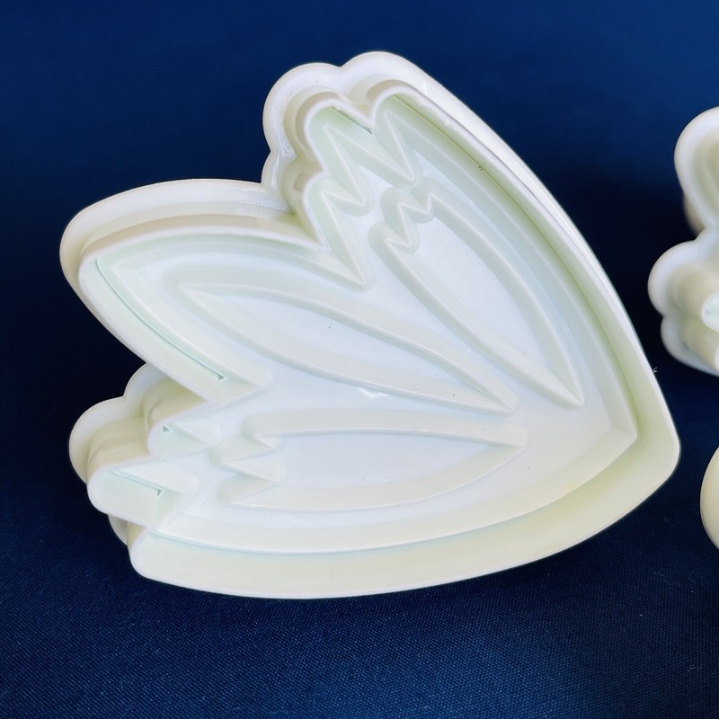 Set of 4/Veined Tulip Leaf Plunger Cutters/Gum paste/Cake Decorating/Tulip Flowe gallery