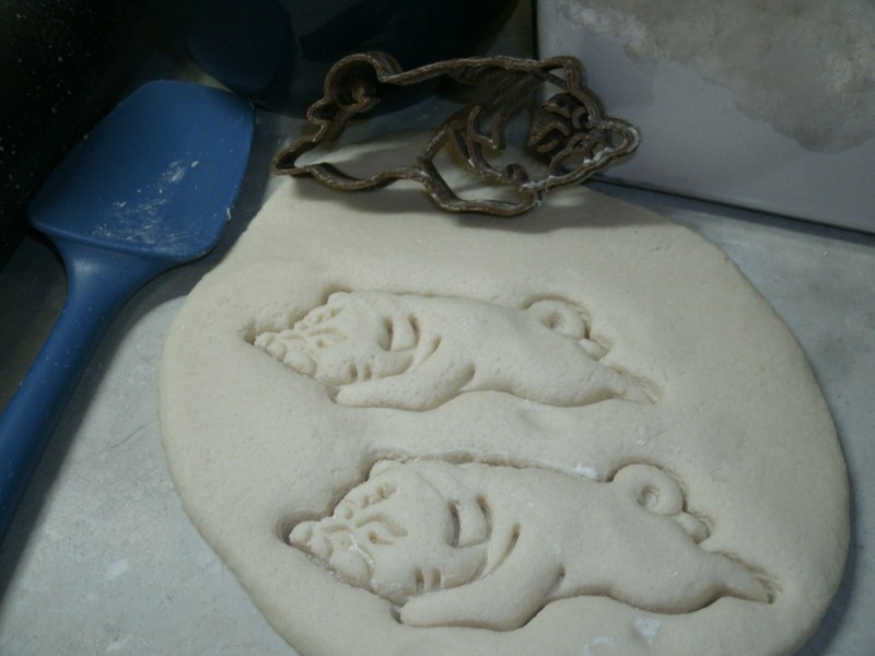 SLEEPING PUG LAYING DOWN DOG BREED ANIMAL PET PUPPY SIT COOKIE CUTTER USA PR2373 gallery