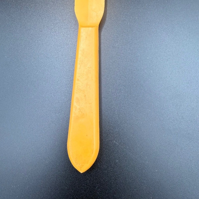 Vintage 1971 Wilton Yellow Plastic Icing Spatula Cake Decorating Tool RP-108 gallery
