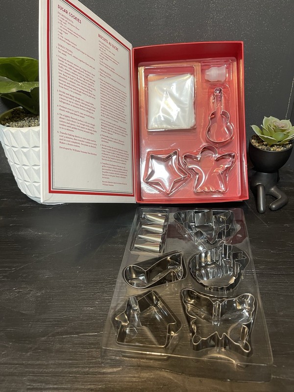 Williams Sonoma And Dolly Dolly Patron’s Holly Dolly Cookie Baking Kit Brand New gallery