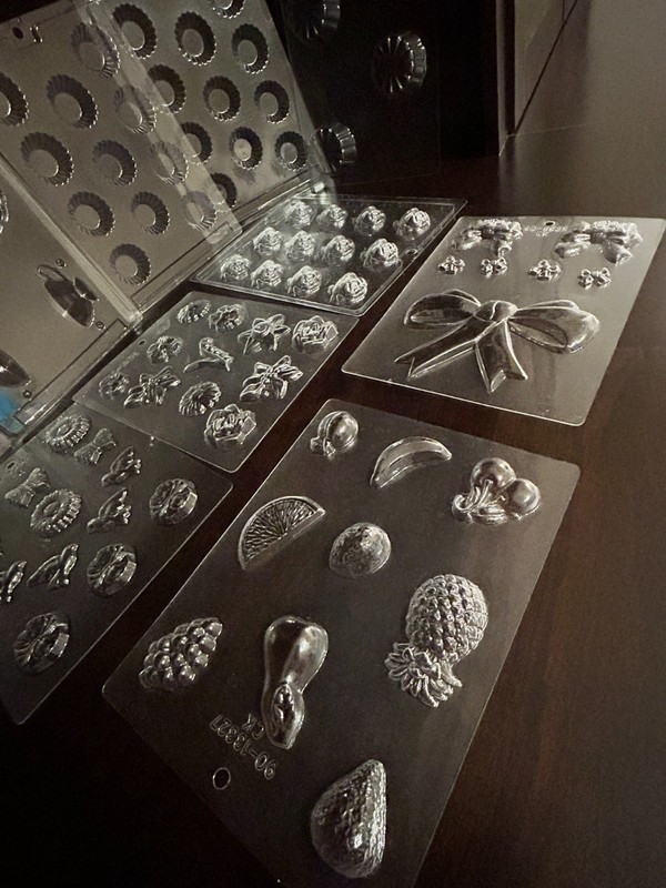 10-Piece Variety Set of Clear Chocolate & Candy Molds – Floral, Fruit, and Bow gallery