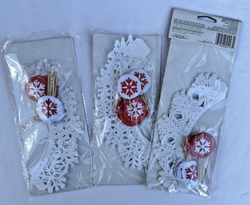 Wilton Celebration Cupcake Wrap & Toppers With Snowflakes - 3 Packs of 12 gallery