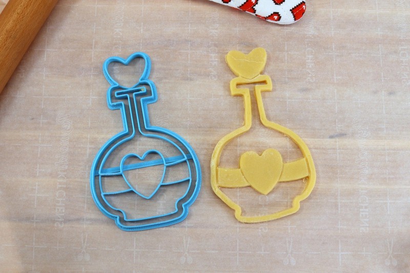 Love Potion Wayfinder Linzer Tart Cookie Cutter gallery
