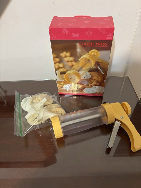 Deluxe Cookie Press Spritz Gun With 16 Disc And 6 Nozzles In Original Box gallery
