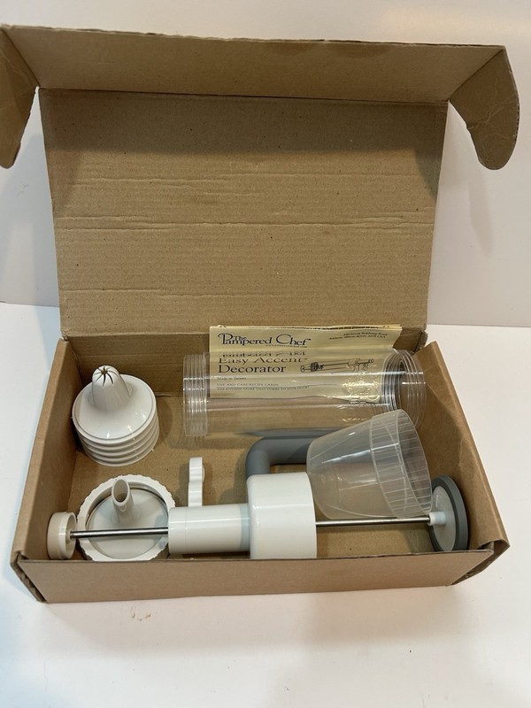 Pampered Chef ~Easy Accent Decorator ~ #1778 ~ Frosting Kit ~ Deviled Eggs~Cake gallery