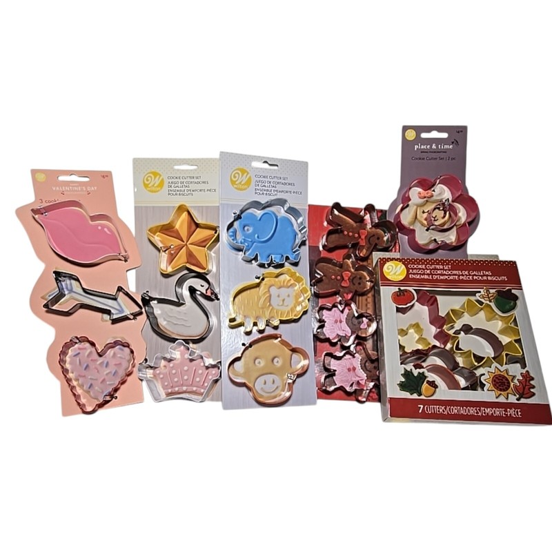 6 Wilton Metal Cookie Cutter Set Halloween Christmas Spring Baking Party Lot