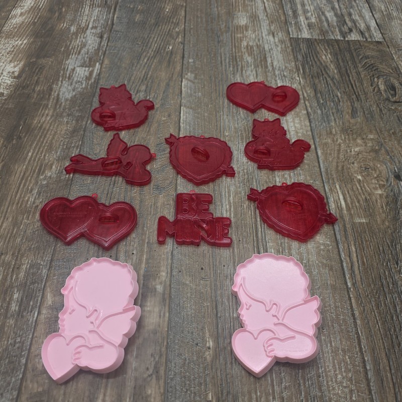 HALLMARK Valentine 2 Cupid W/Heart Cookie Cutter, 8 Heart Cat Cupid Be Mine