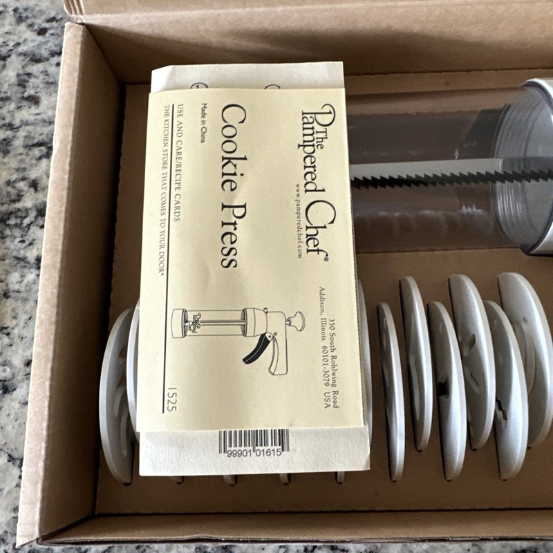 The Pampered Chef #1525 Cookie Press, Original Box - Never Used-Complete 16 DISK gallery