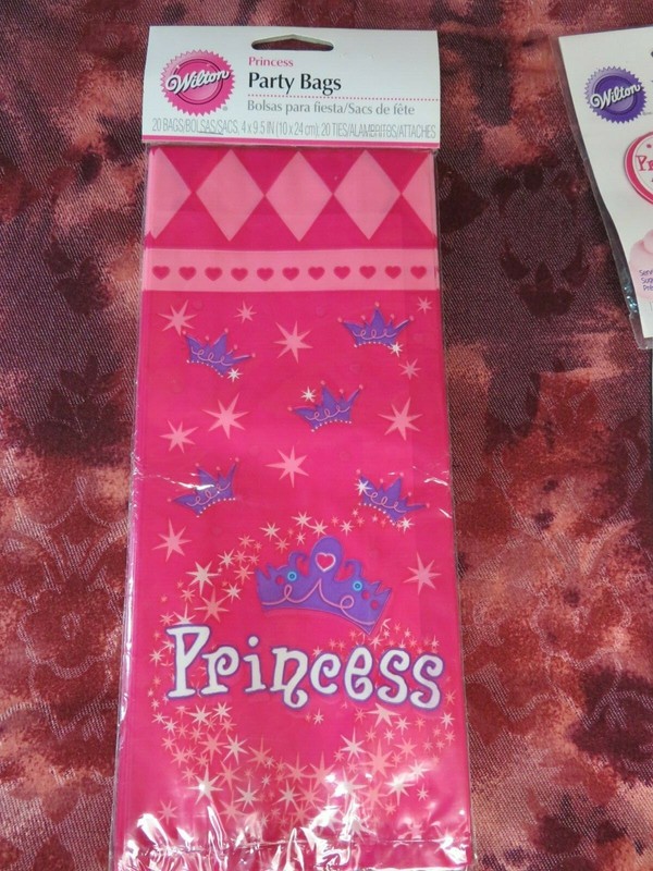 WILTON- PRINCESS 3 PC SET- PIX(12pc), CANDLE (4 pc.) & Treat Bags(20 pc.) -NEW gallery