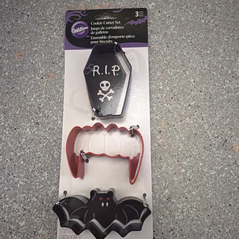 Wilton Halloween Cookie Cutters 3 pc Set R.I.P. Coffin Vampire Fangs Bat