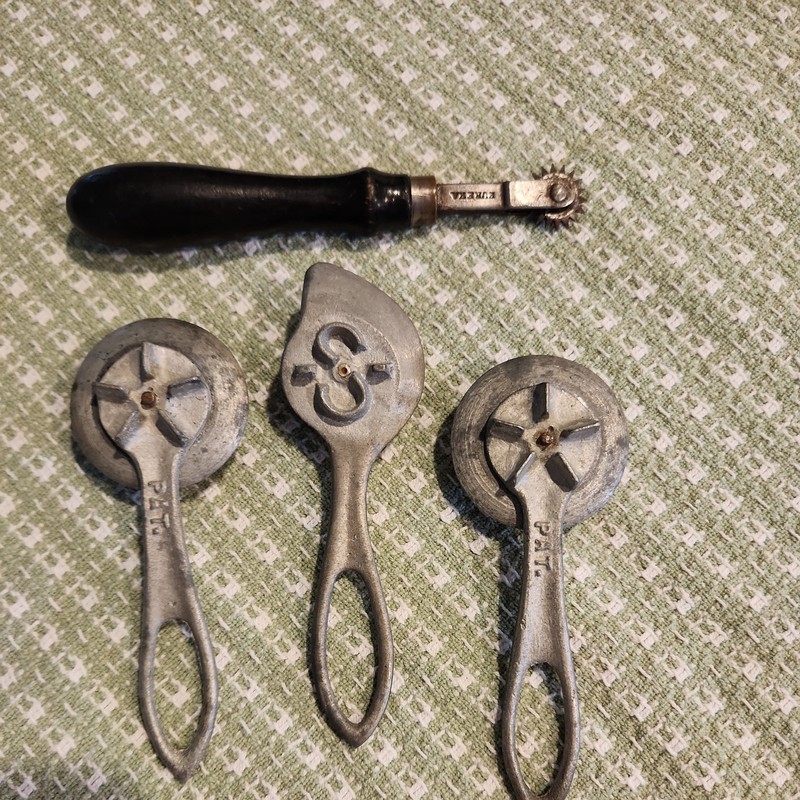 4 Vintage Pie Crimpers, Pastry Wheels. Jagging Irons, Steel, Aluminum gallery