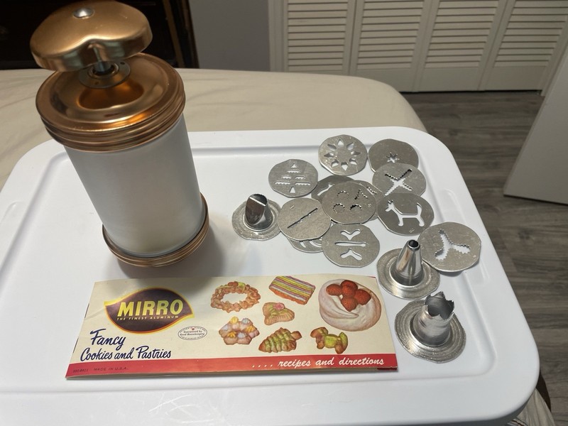 VTG 50’s-60’s Mirro Aluminum Cookie Pastry Press Set W/ Discs & Booklet