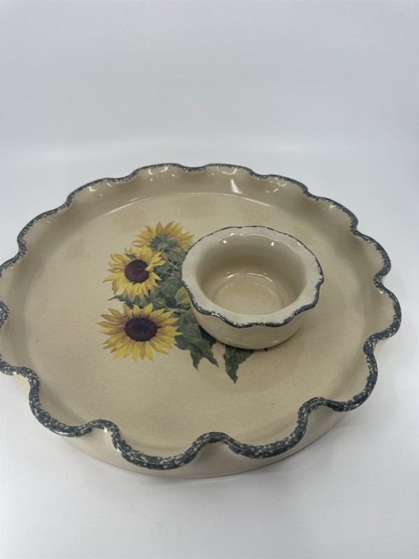 Vintage Home & Garden Party 12" Scalloped Sunflower Signed Serving Dish Set gallery