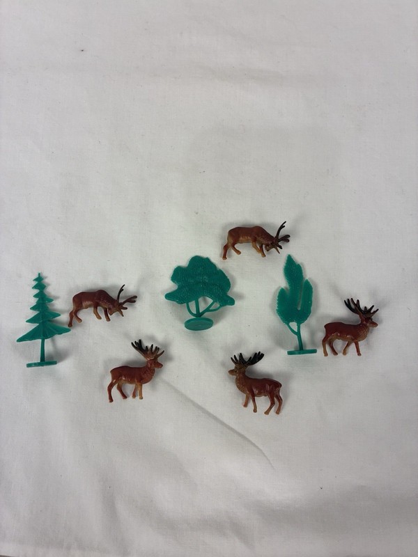 Cake Toppers Vintage 5 Molded Plastic Tiny 1” Deer/Elk 3 Trees