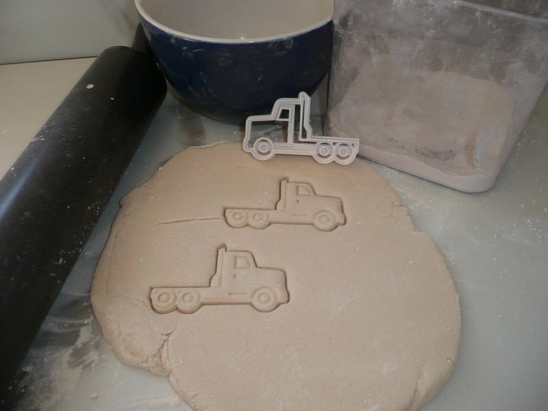 OVER THE ROAD TRUCK DRIVER TRUCKING THEME SET OF 4 COOKIE CUTTERS USA PR9031 gallery