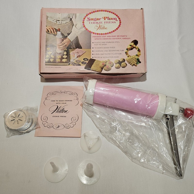 Vintage Wilton Sugar Plum Cookie Press Pink White 12 Disc 3 Cones NEW-UNUSED