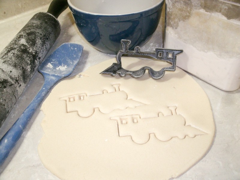 TRAIN ENGINE LOCOMOTIVE BAKING SPECIAL OCCASION CAKE COOKIE CUTTER USA PR279L gallery