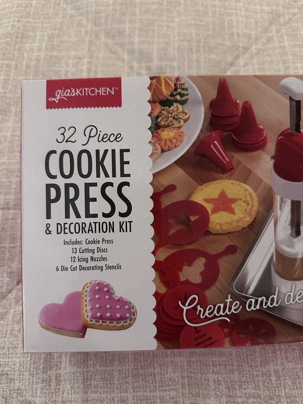 32 Piece Cookie Press & DECORATION KIT 12 nozzles 6 Stencils 13 Cutting Discs