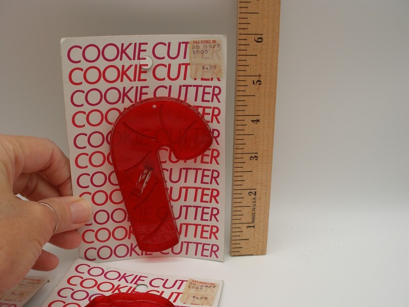 Vtg Lot Red Plastic Cookie Cutters 11 Pcs Holidays CHRISTMAS, L4 gallery
