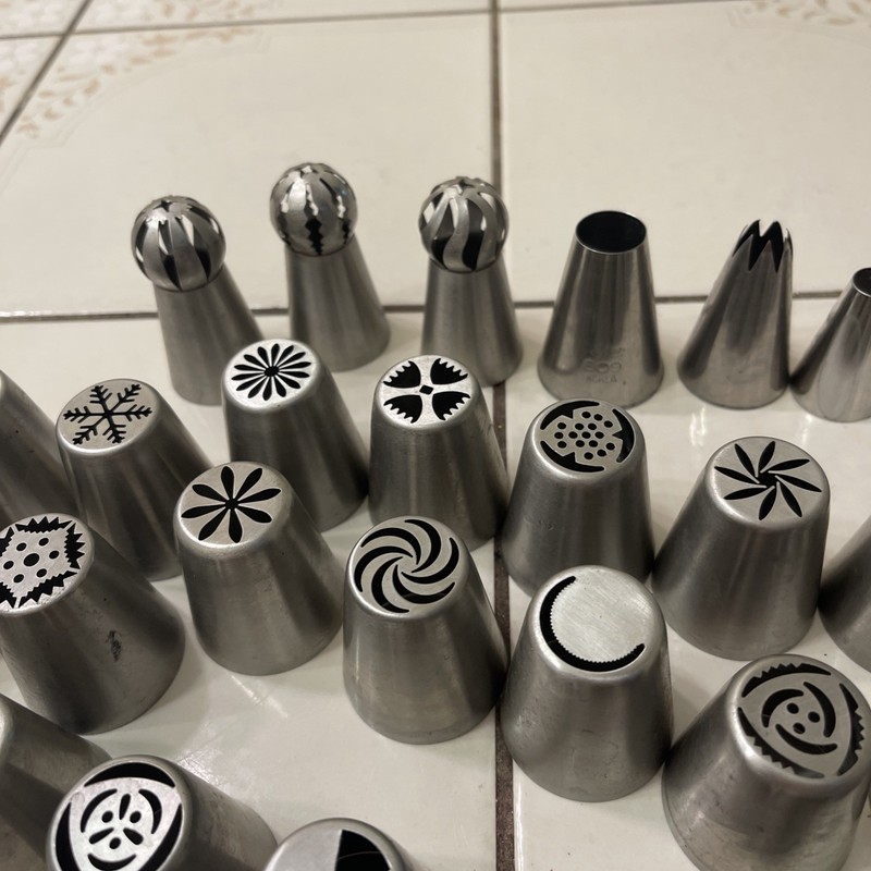 lot of 32 Stainless Steel KOREA piping cake decorating tips gallery