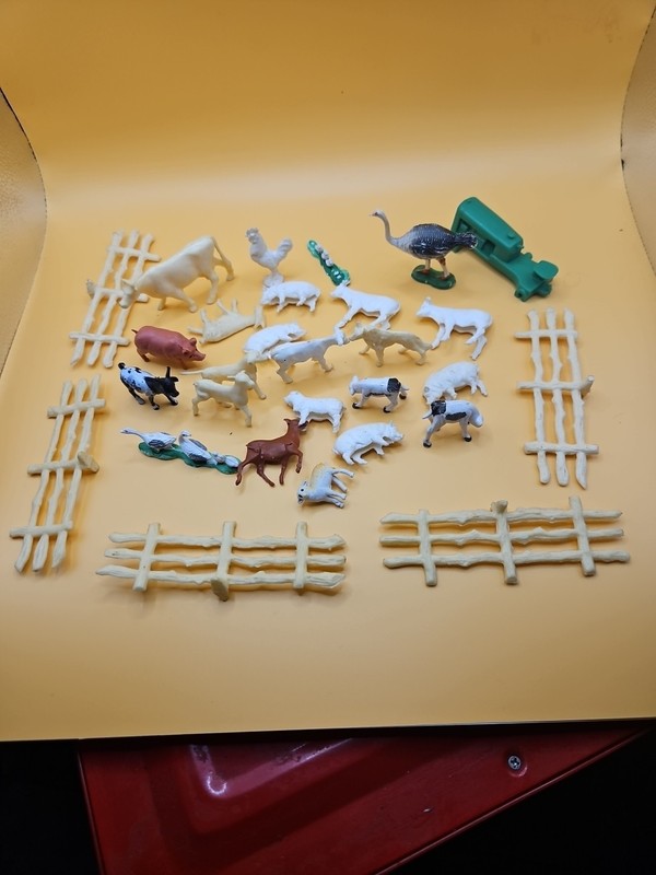 VTG Miniature 29 Plastic Farm Animals Fence Deer Tools Pigs Cake Toppers Cupcake