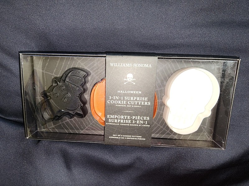 Williams Sonoma Halloween 3 in 1 Cookie Cutters Bat Pumpkin Skull skelton gallery