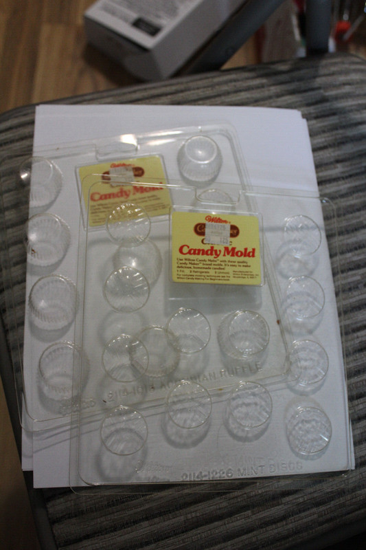 2 Lot Rare Vintage Wilton Candy Mold ACORDIAN RUFFLE, MINT DISCS 2114-1013, 1226