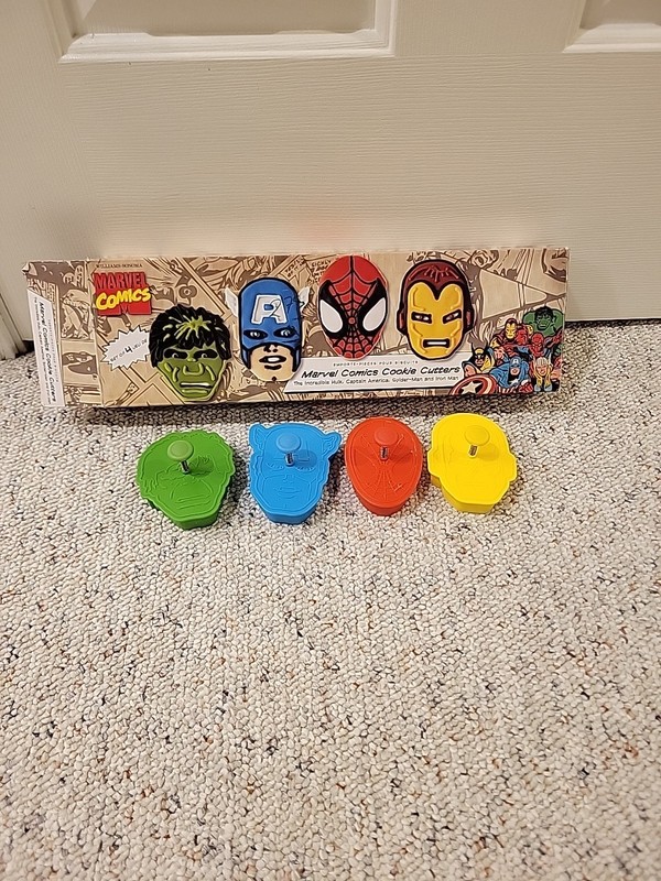 Williams Sonoma 4 Marvel Cookie Cutters Hulk Iron Man Capt America Spider Man