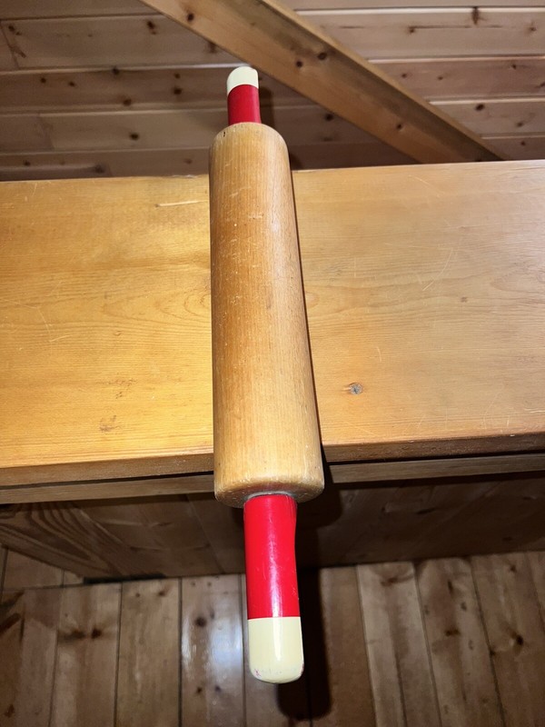 VINTAGE Wooden Rolling Pin Flat Red & Cream Handle 17″ w/ 10″ Roller Hard Wood