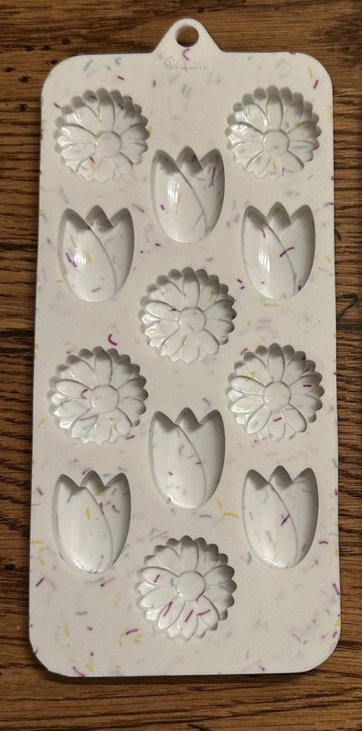 WILTON Confetti Silicone Tulip Daisy Spring Shaped Candy Chocolate Butter Mold