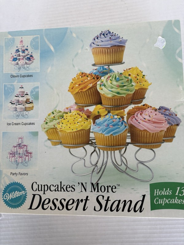 Wilton Cupcakes ‘N More Dessert Stand – Holds 13 Cupcakes Décor 2005 Open Box