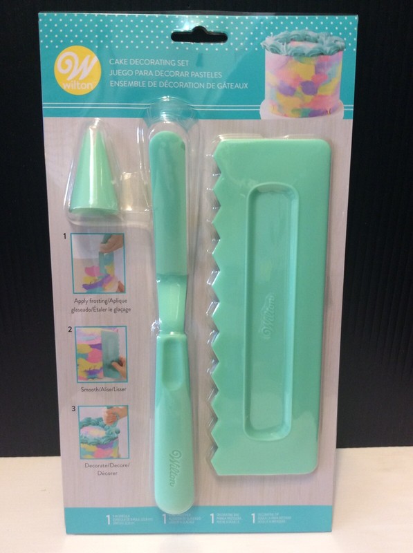 NEW 4 Pc Wilton Cake Decorating Set Spatula Smoother Deco Bag Tip Plastic SALE!