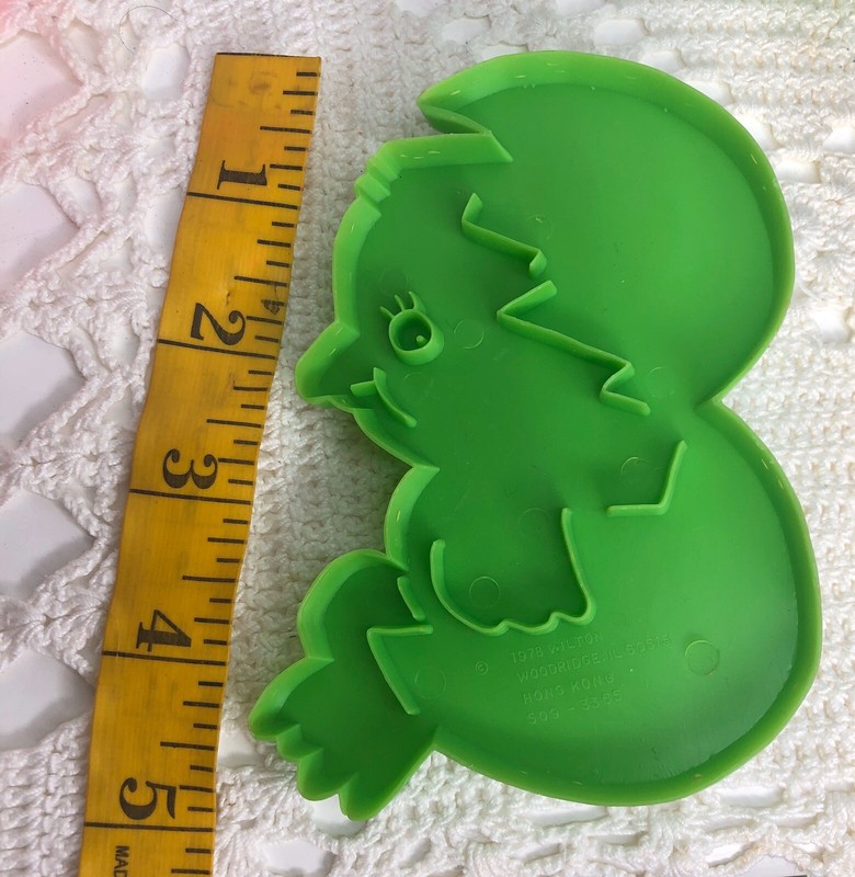 5 Vintage 1978 Wilton EASTER Cookie Cutters Green Plastic Duck Chick Rabbit Lamb gallery