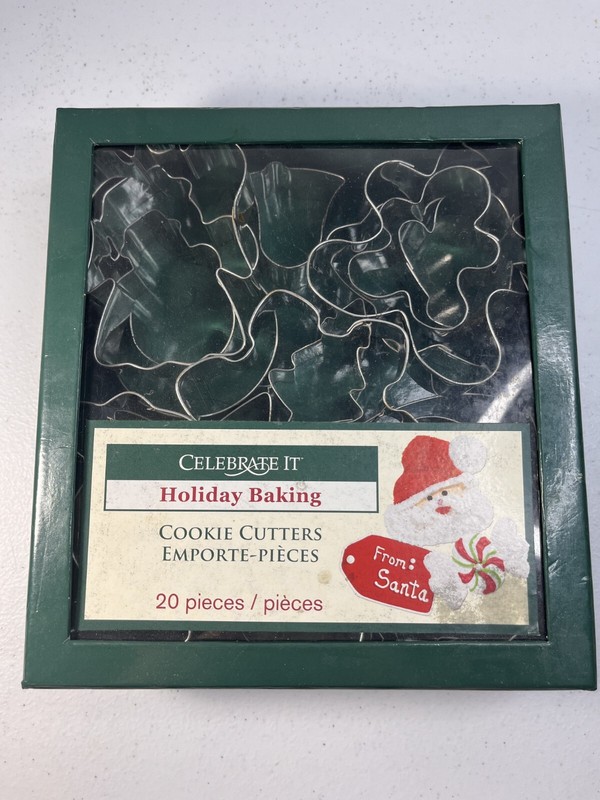 christmas cookie cutters 18 (2 Missing From 20 Piece Set)