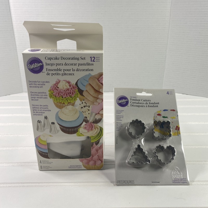 Wilton Cupcake Decorating Set And Wilton 4 Pc Fondant Cutters gallery