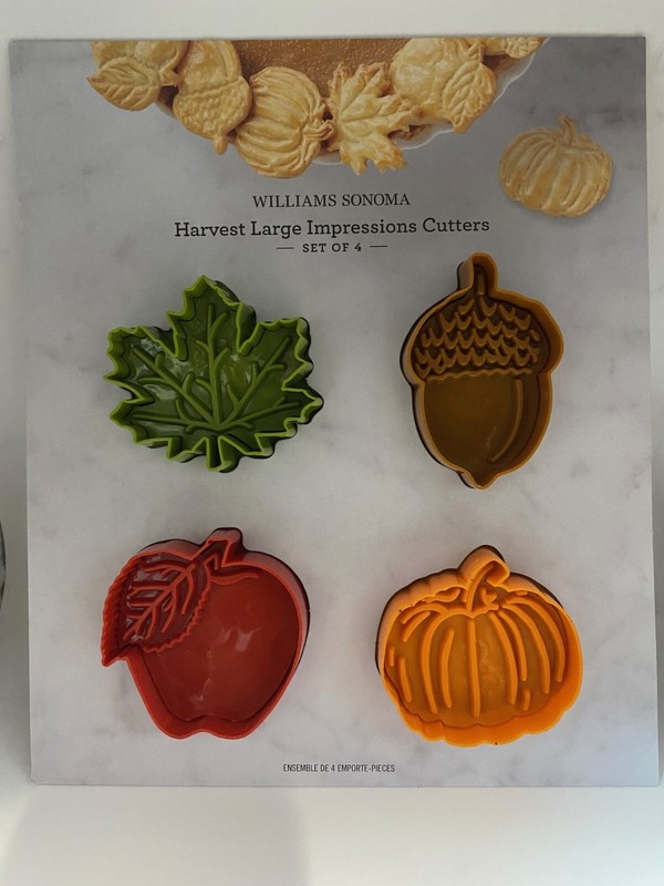 NEW Williams Sonoma 4 Fall Forest Harvest Large Impression Pie & Cookie Cutters
