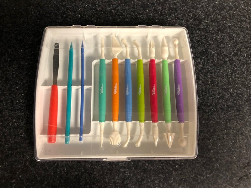 Wilton Fondant and Gum Paste Tool Set 10 Piece 17 Different Tips