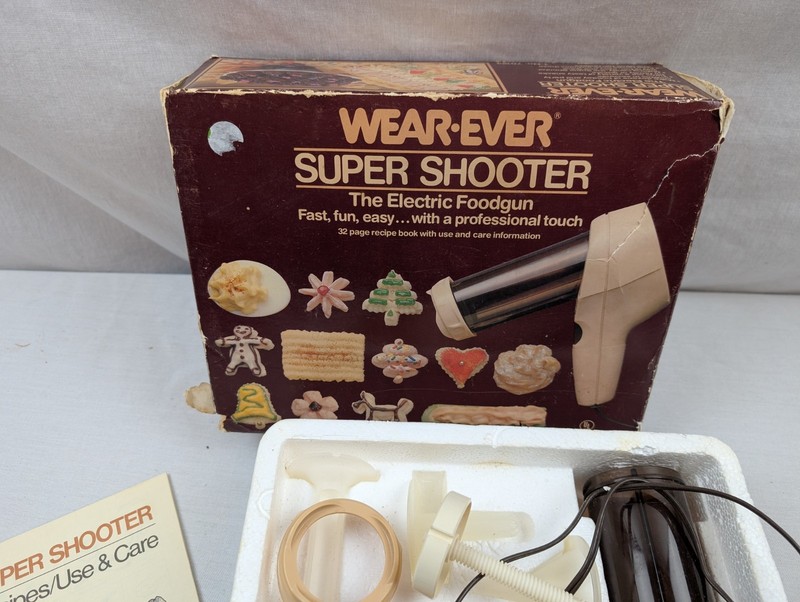 Wear Ever 70123 Super Shooter Electric Cookie Press In Box TESTED Missing 1 disc gallery