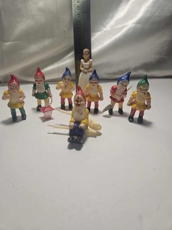 Vintage Snow White & the 7 Dwarfs Plastic Figures CAKE TOPPERS