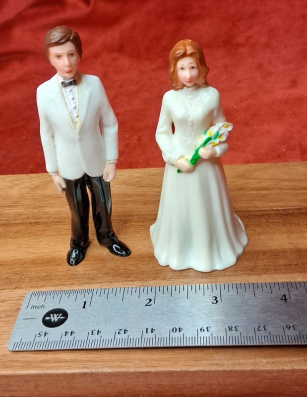 Vintage Wilton Plastic Bride and Groom Cake Topper Figurines Wedding Pair 4.25″