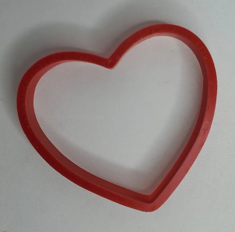 Cookie Cutters Heart Shape 6 Count Plastic Assorted Sizes Up To 5" Romantic gallery