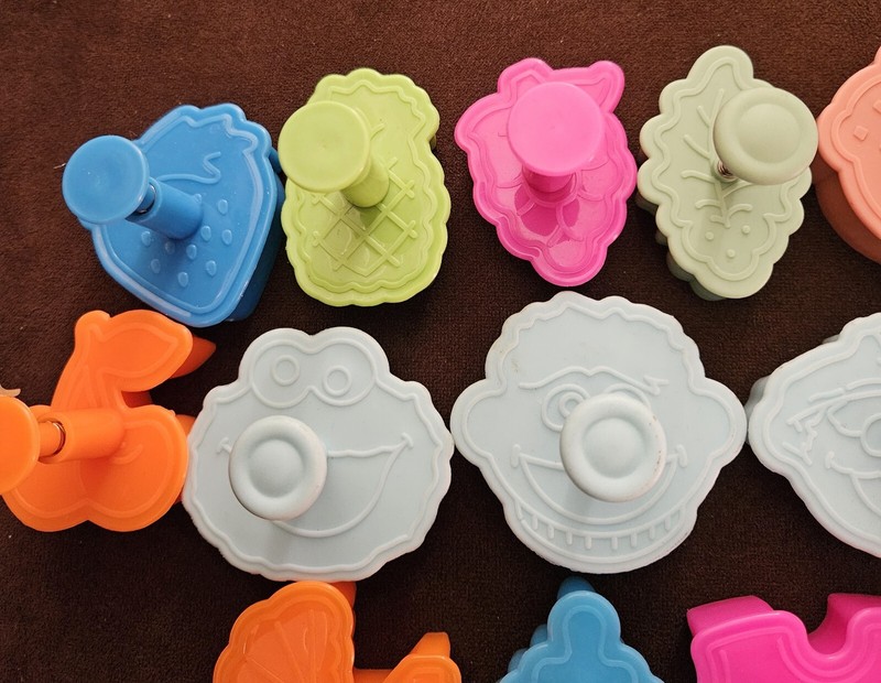 PLUNGER COOKIE/FONDANT CUTTER LOT *FRUIT *BABY *HALLOWEEN/FALL *SUPERHERO *NEW gallery