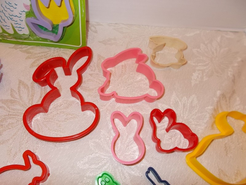 31 EASTER SPRING COOKIE CUTTER HUGE LOT Eggs Bunny Rabbits Duckling Chick Basket gallery