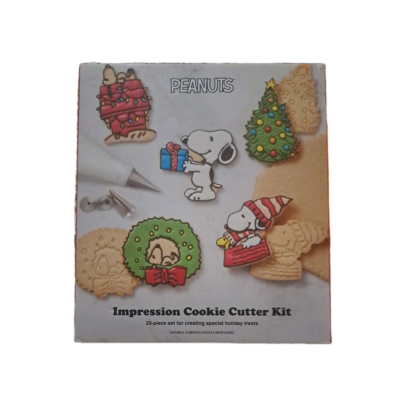 Williams Sonoma 23 pc Peanuts Snoopy Christmas Impression Cookie Cutter Kit Set